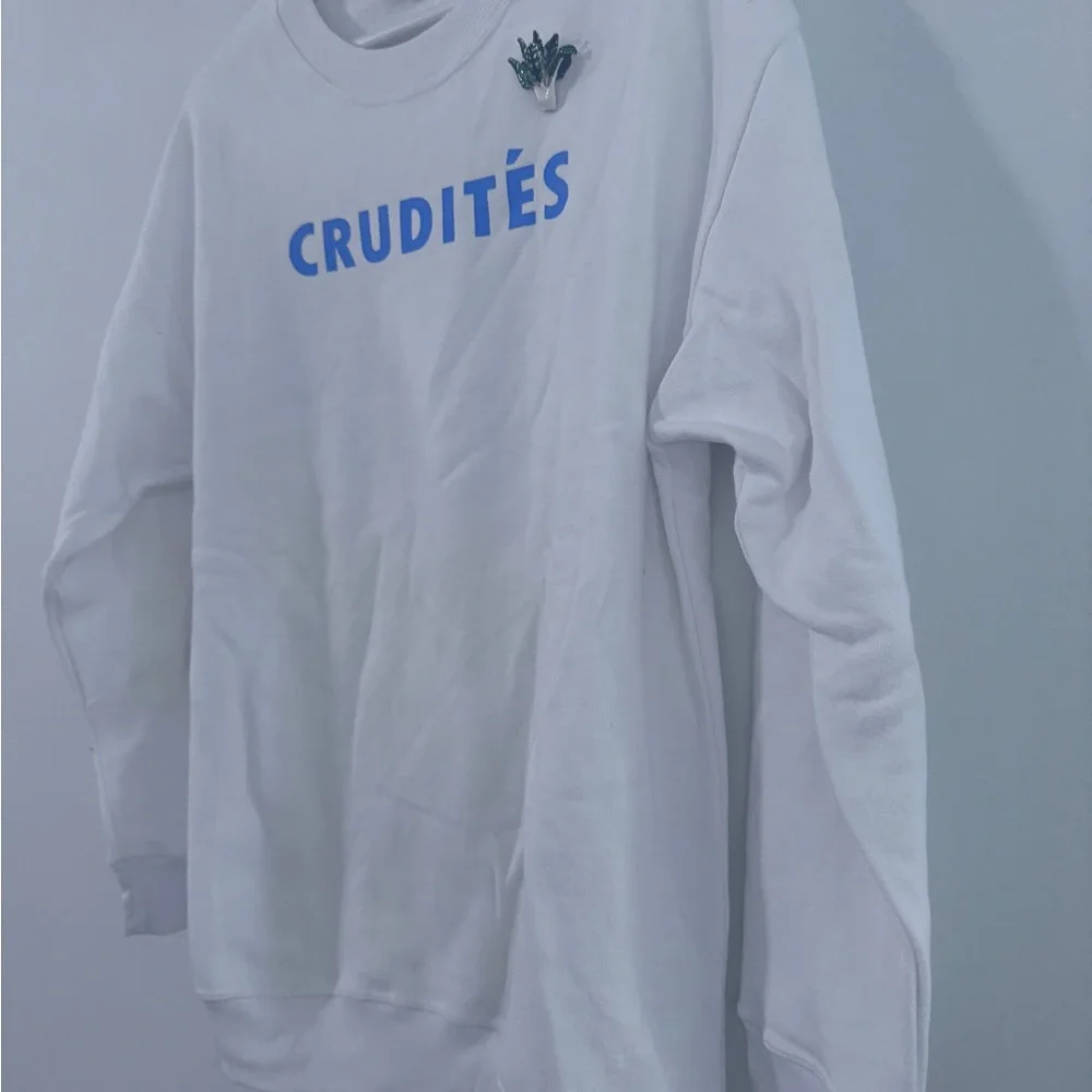 NWOT STAUD Crudités Slogan White Sweatshirt with Blue Print and Pin. - Picture 4 of 7